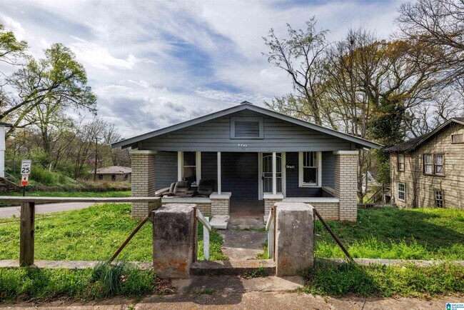 Building Photo - 1216 Waverly St