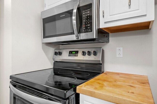 Building Photo - Charming Brick Home with Soaring Ceilings & Updated Finishes!