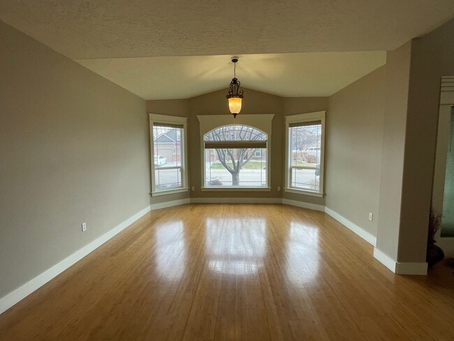 Building Photo - 2725 S Groom Way