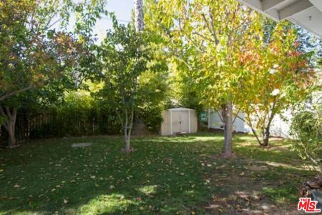 Building Photo - 5049 Serrania Ave