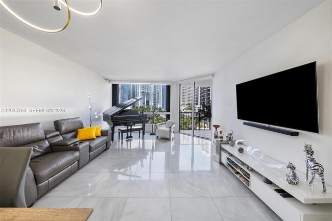 Building Photo - 520 Brickell Key Dr