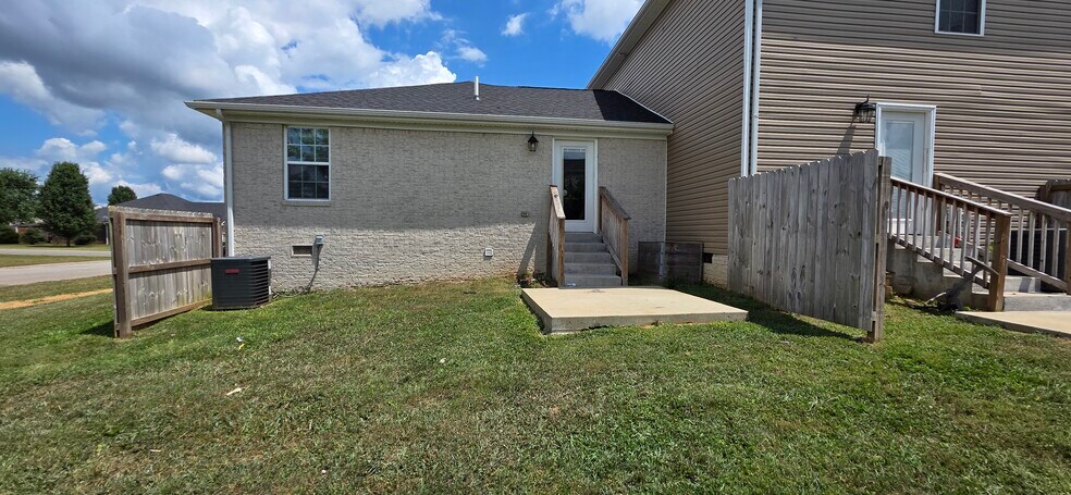 Building Photo - 285 Creekwood Ave
