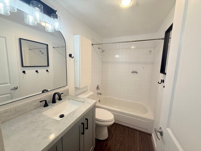Building Photo - Gallery Condominiums - Downtown Kirkland