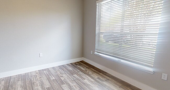 Building Photo - Stylish Living with 1 Month Free Rent!