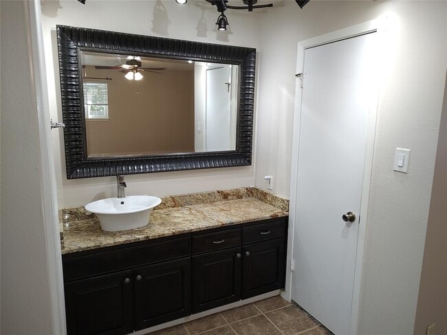 Building Photo - 11701 Shoshone Dr