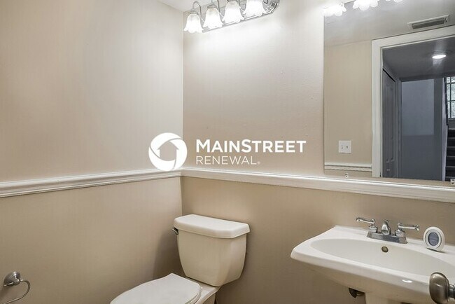 Building Photo - 3 Bedroom Pet-Friendly Home in OVIEDO, FL with Main Street Renewal