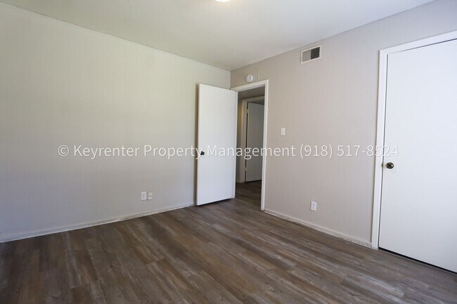 Building Photo - 4318 E 67th St