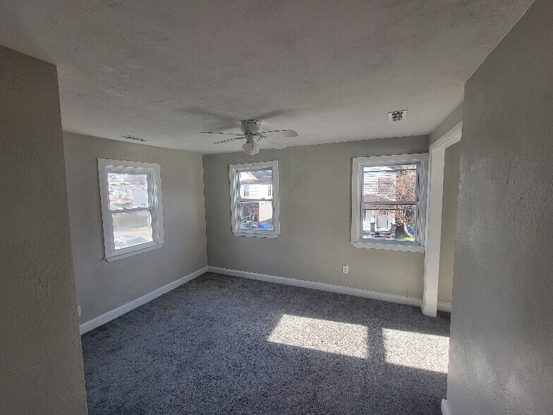 Building Photo - 410 Middlesex St