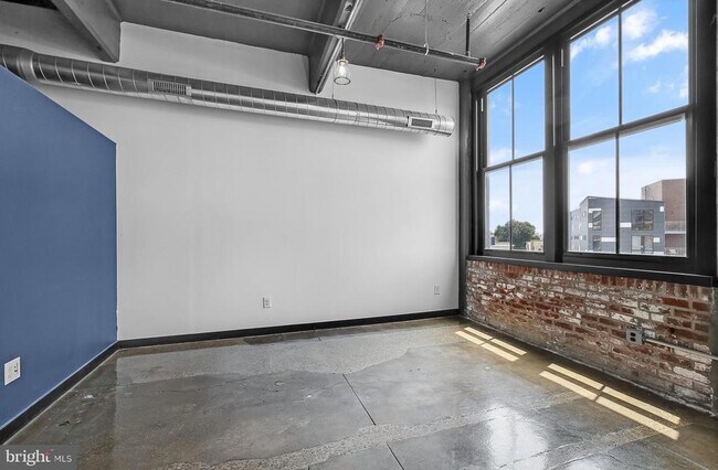 Primary Photo - 1701 Tulip St