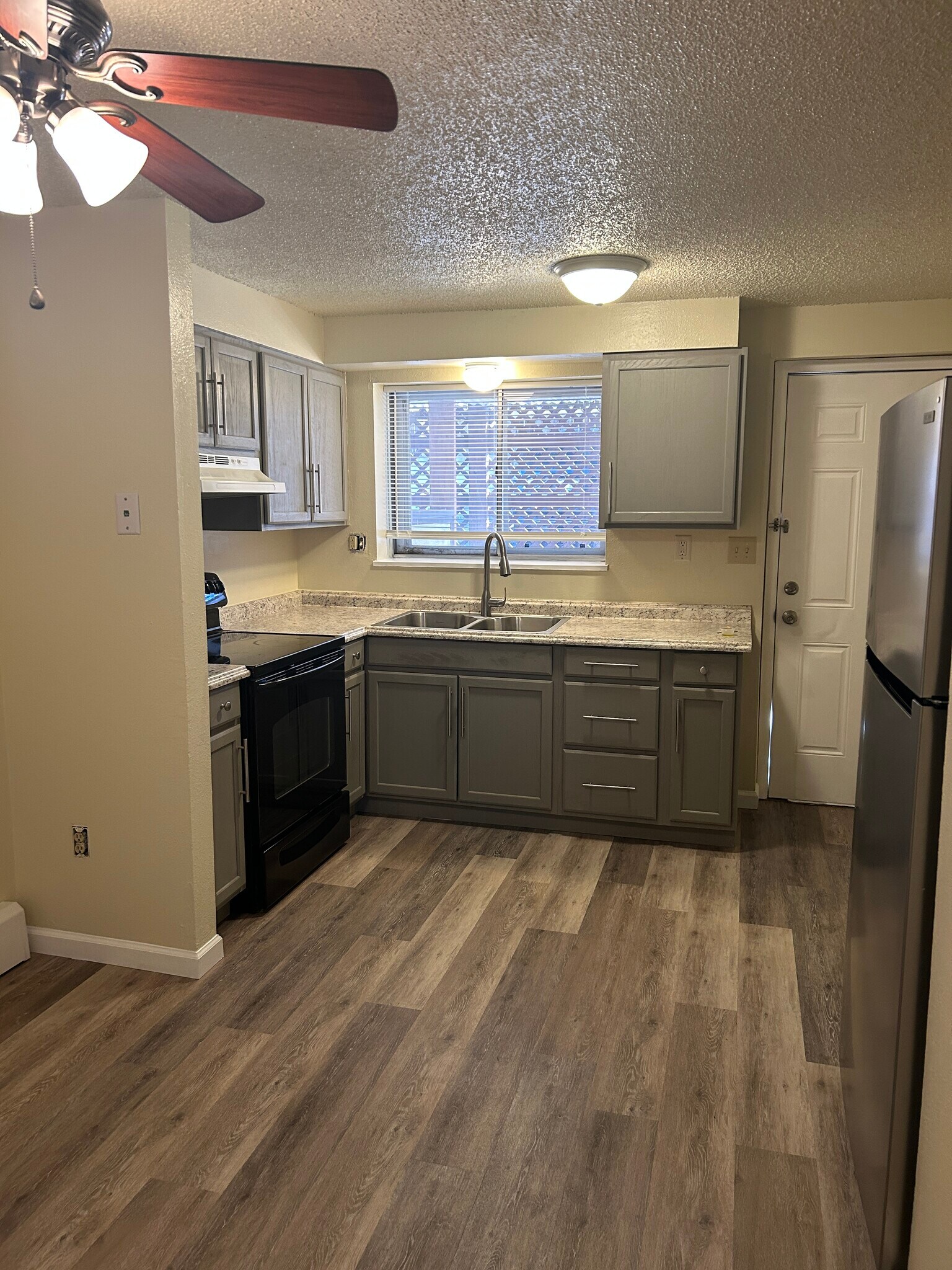 Building Photo - 4710 Scenic Cir