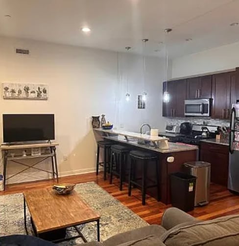 Building Photo - 1827 Vineyard St