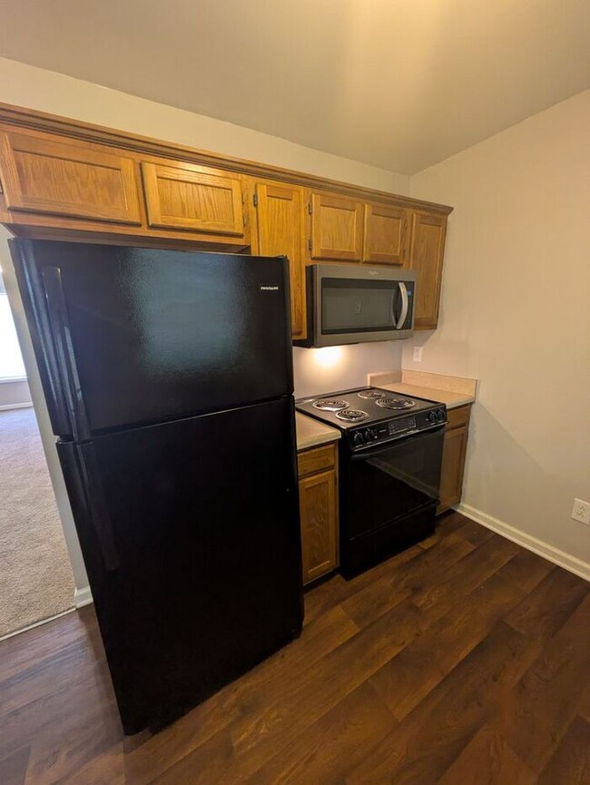 Building Photo - 2BD/1.5BA Townhome At Strawberry Patch Com...