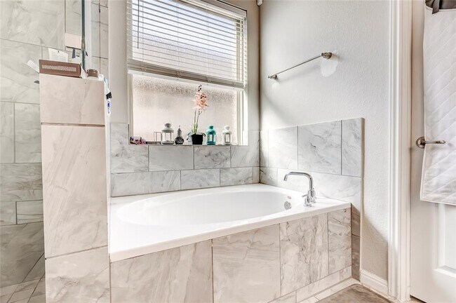 Building Photo - 722 Kingston Pl