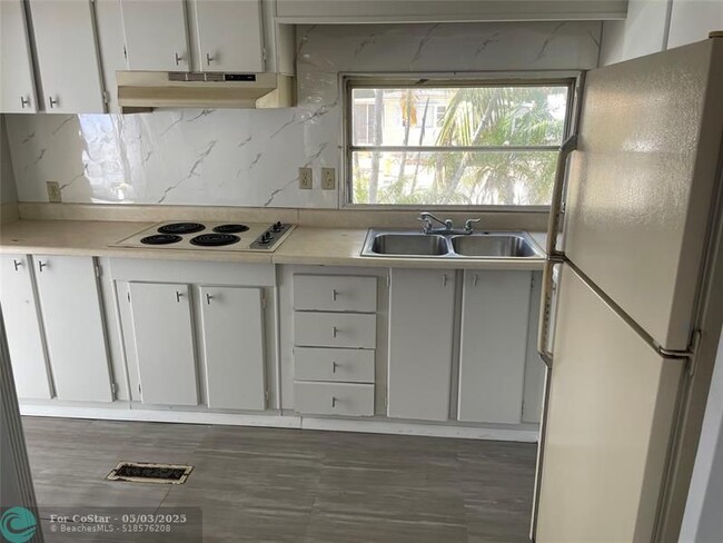 Building Photo - 2875 SW 58th St