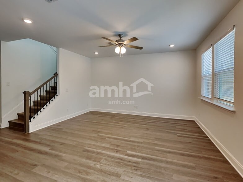 Building Photo - 103 Broadmoor Dr