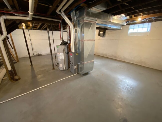 Building Photo - 3 Bedroom, 1.5 Bath Single Family Home Available Now!