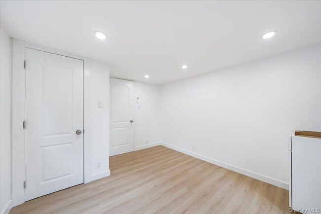 Building Photo - 15 Old Westbrookville Rd