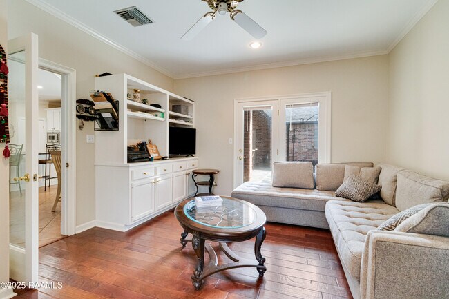 Building Photo - 102 Bear Creek Ct