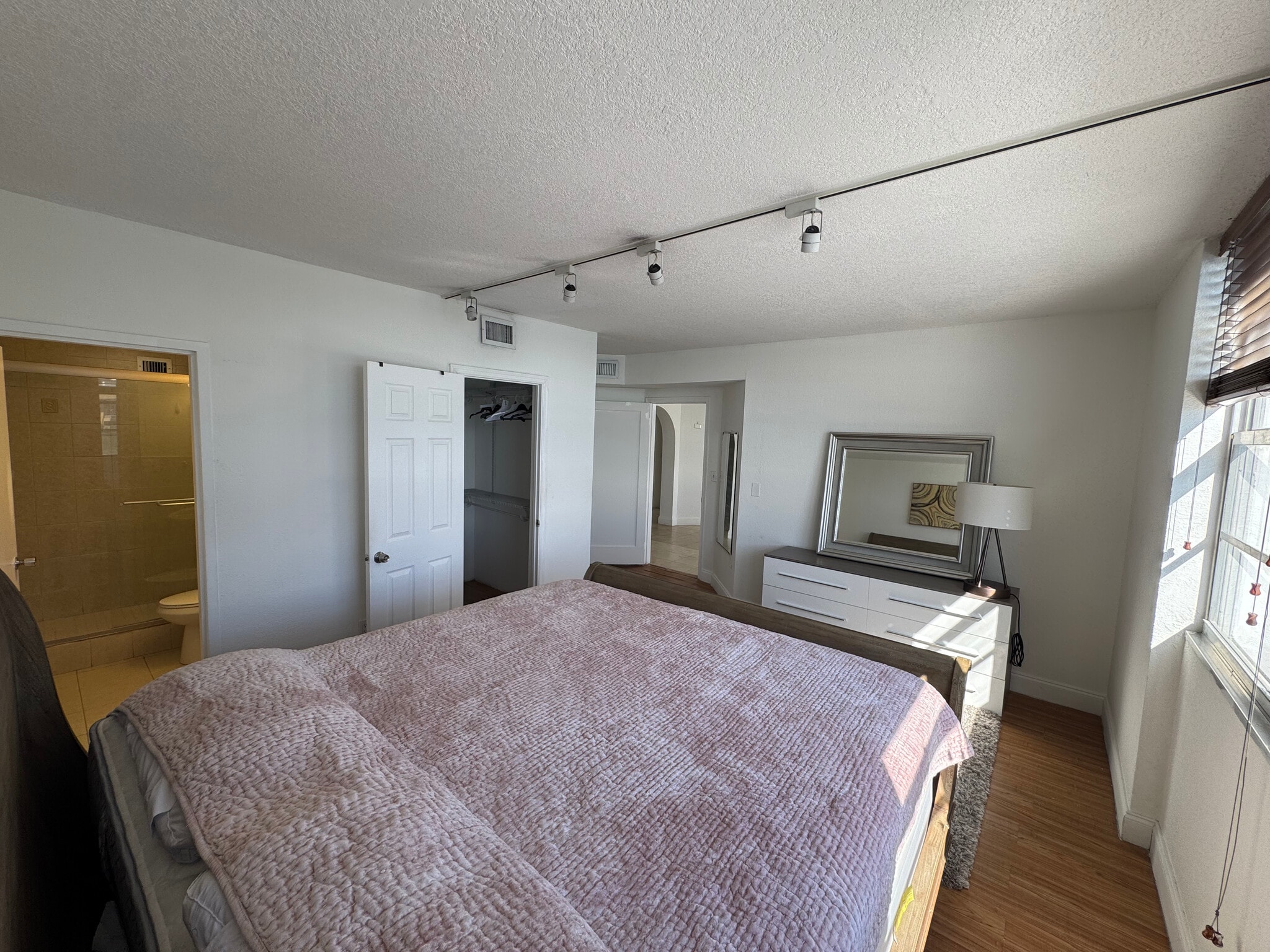 Building Photo - 801 Brickell Bay Dr