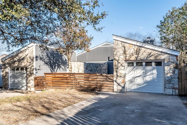 Building Photo - 915 Sirocco Dr