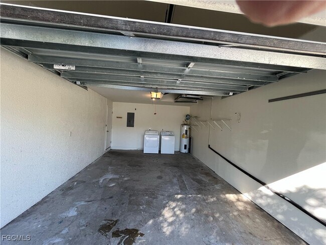 Building Photo - 601 SE 5th St