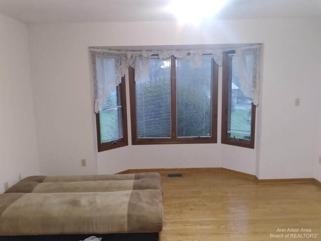 Building Photo - 5383 Textile Rd