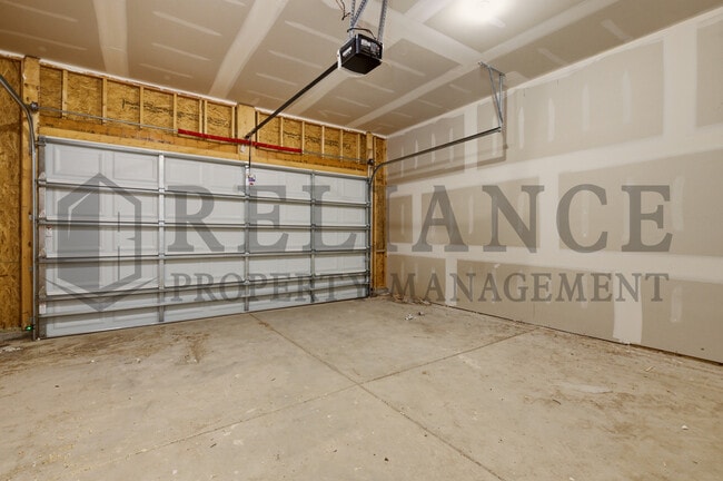 Building Photo - 5249 N Pinecrest Ct