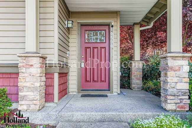 Building Photo - Lovely 3-Level Townhouse in great Hillsbor...
