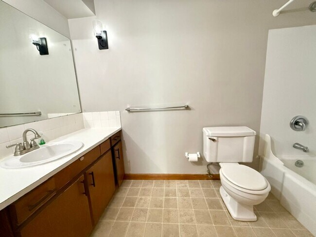 Building Photo - m1071