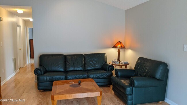 Building Photo - 1006 Greenwich Dr