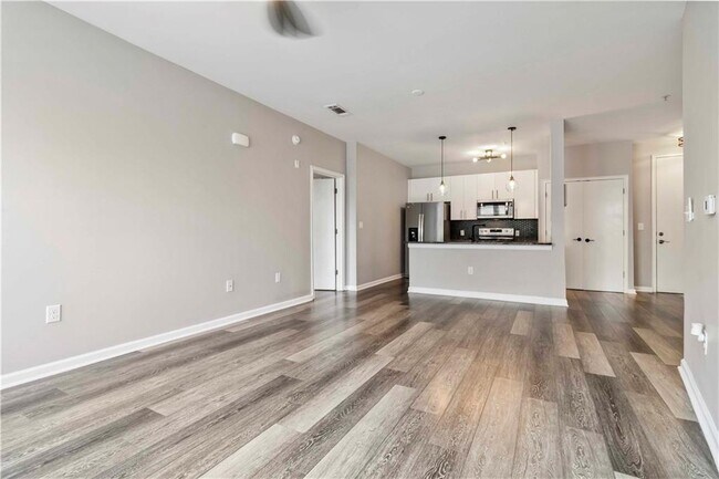 Building Photo - 898 Oak St SW