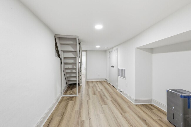 Building Photo - 3118 W Wilt St