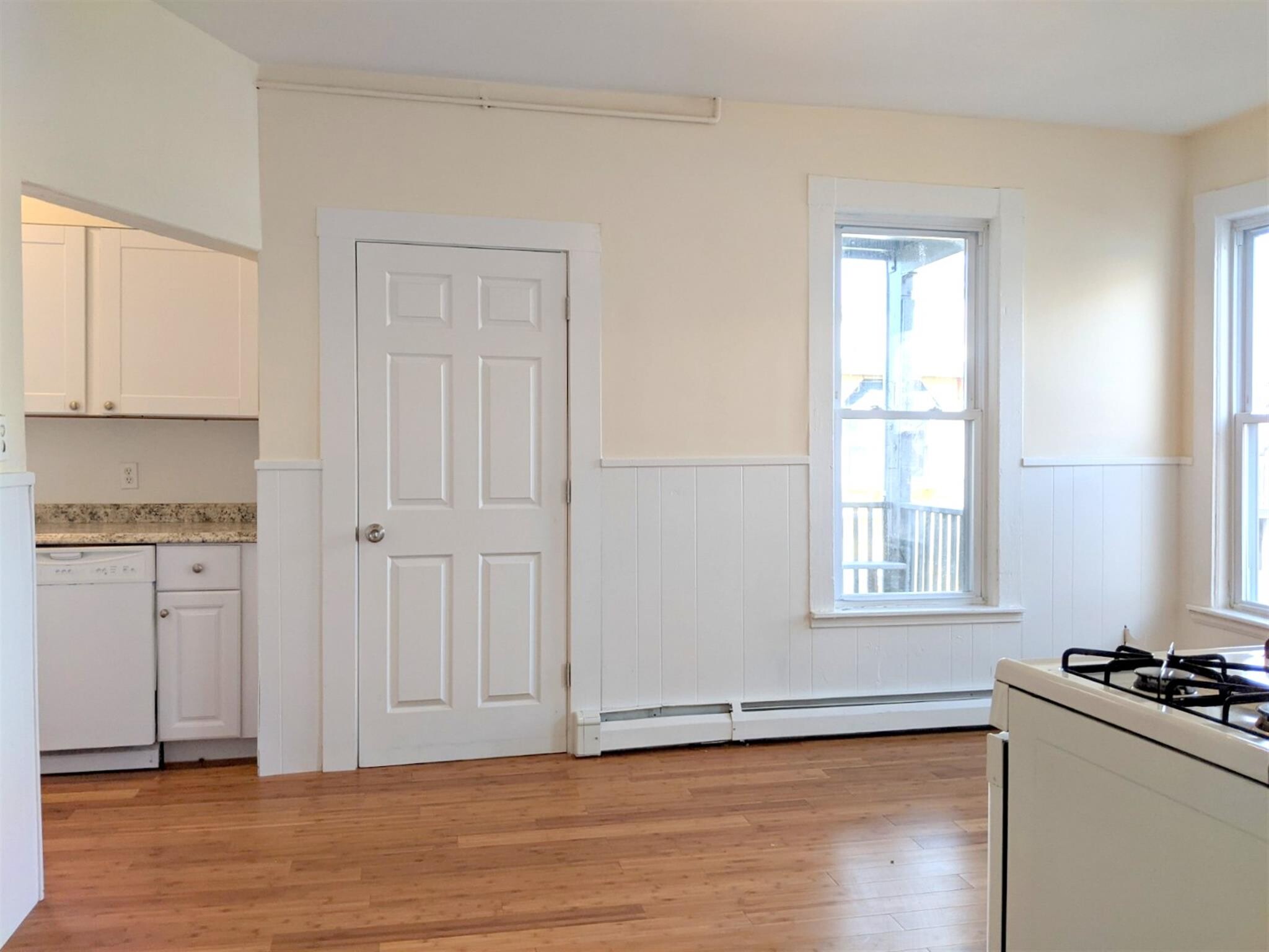 Building Photo - 21 Thorndike St