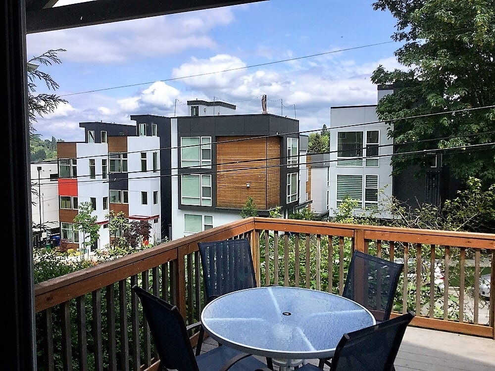 Building Photo - 1707 27th Ave