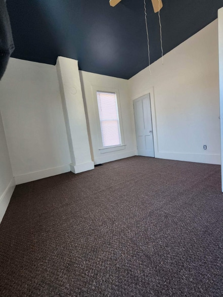 Building Photo - 21 Rose Ave