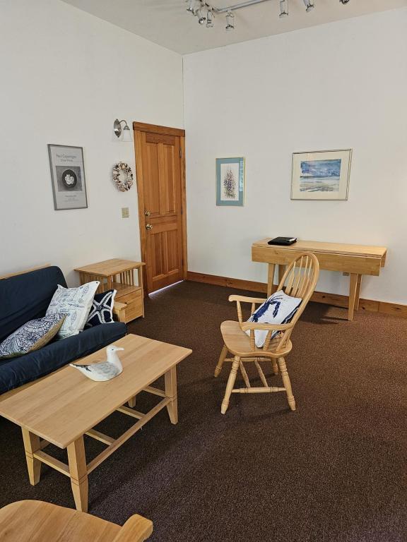 Building Photo - 378 Commercial St