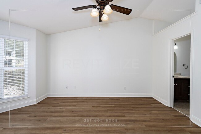 Building Photo - Beautifully Remodeled 4 Bed / 2 Bath Home near Airport Blvd