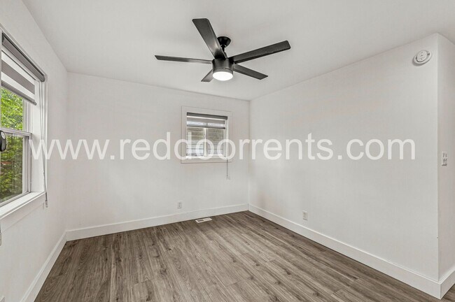 Building Photo - Stylish 3-Bed, 2-Bath Home Minutes from Do...