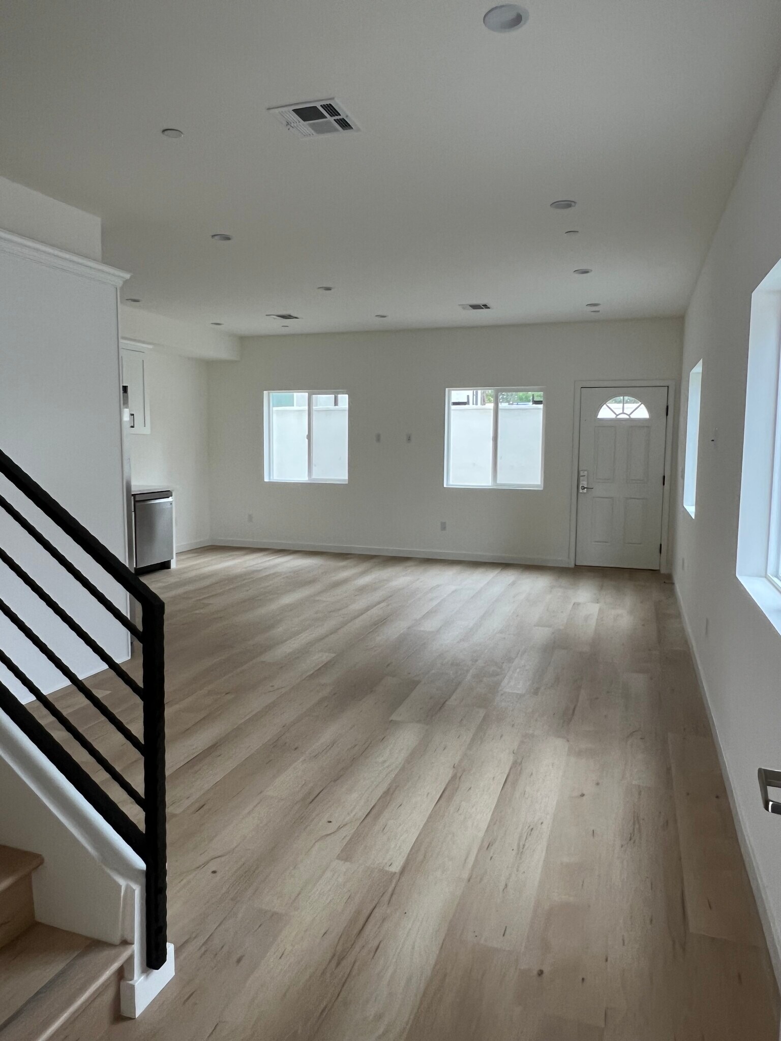 Living room - 13620 Leadwell St