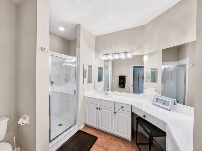 Building Photo - 2 Bed + Flex, 2 Bath Fully Furnished Annual Rental