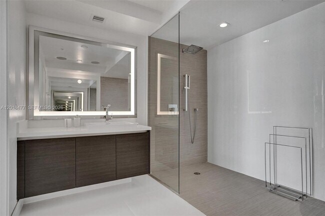 Building Photo - 330 Sunny Isles Blvd