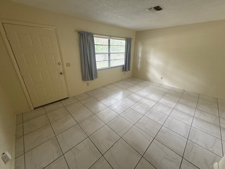 Building Photo - 10939 W Gem St