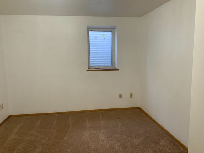 Building Photo - Spacious Four Bedroom Near Memorial Rose G...