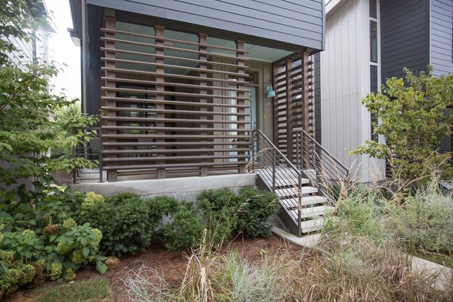 Building Photo - Beautifully Partially Furnished or Unfurni...