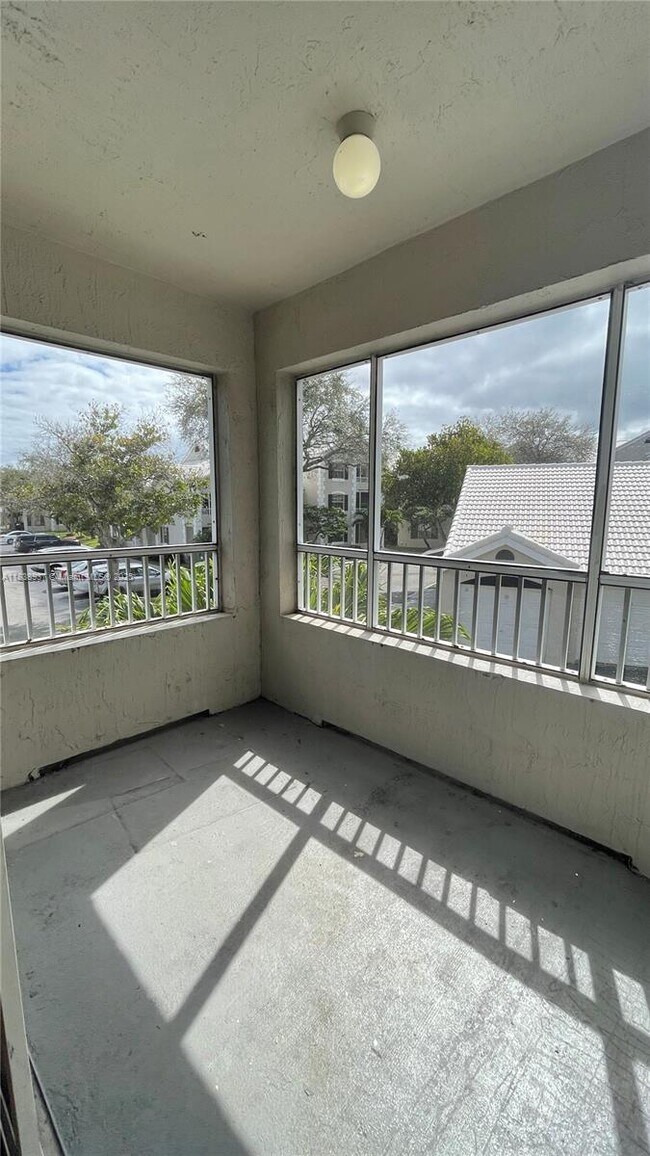 Building Photo - 2890 N Oakland Forest Dr