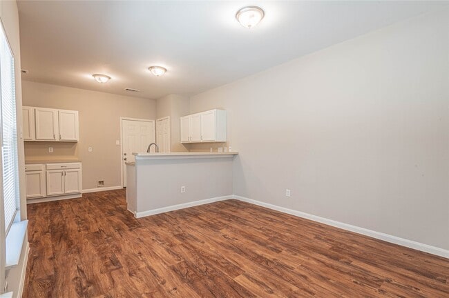 Building Photo - 10061 Sharpton Dr