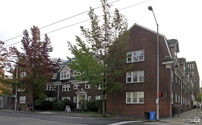 Building Photo - Williamsburg Court Apartments
