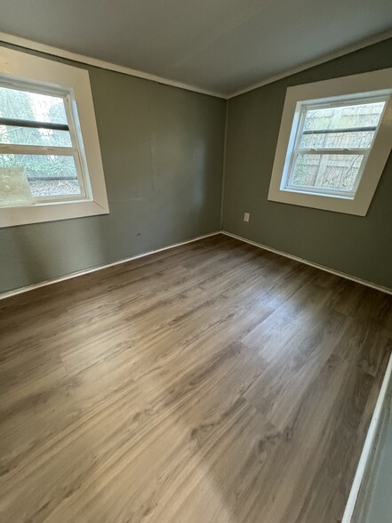3rd bedroom (back) - 509 Walnut St