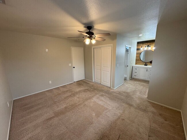 Building Photo - SW Visalia Home with Pool Available Now!