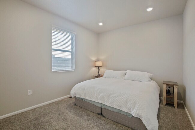 Building Photo - 1617 Colorado River Dr